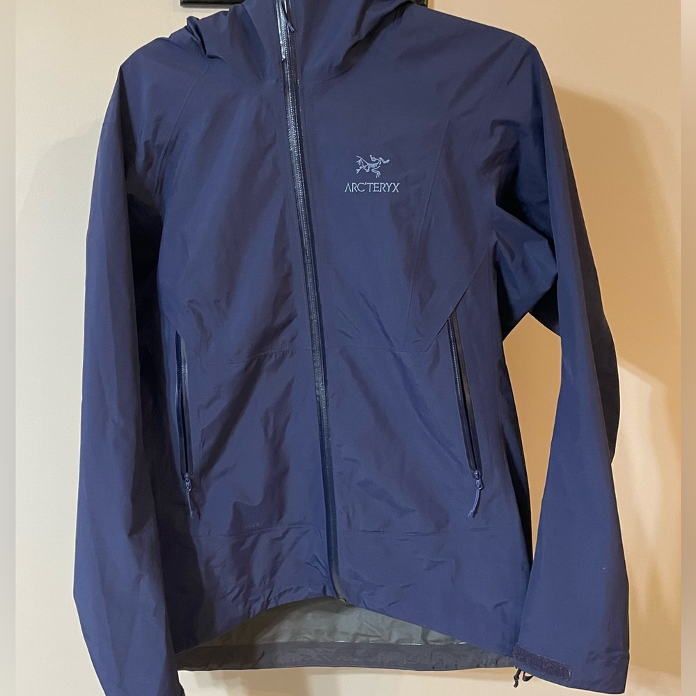 Arcteryx BETA LT JACKET WOMEN'S. GORE-TEX raincoat with hood.